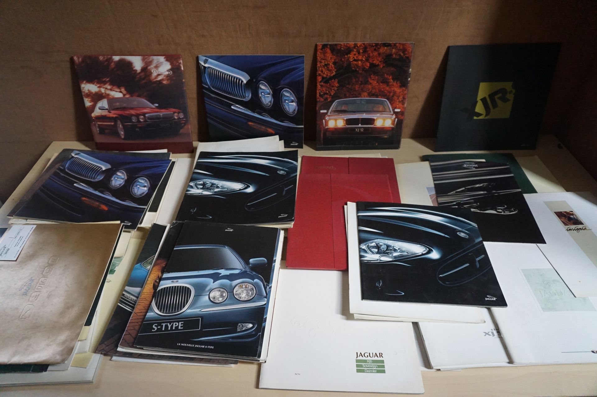 Null Lot von Jaguar-Katalogen