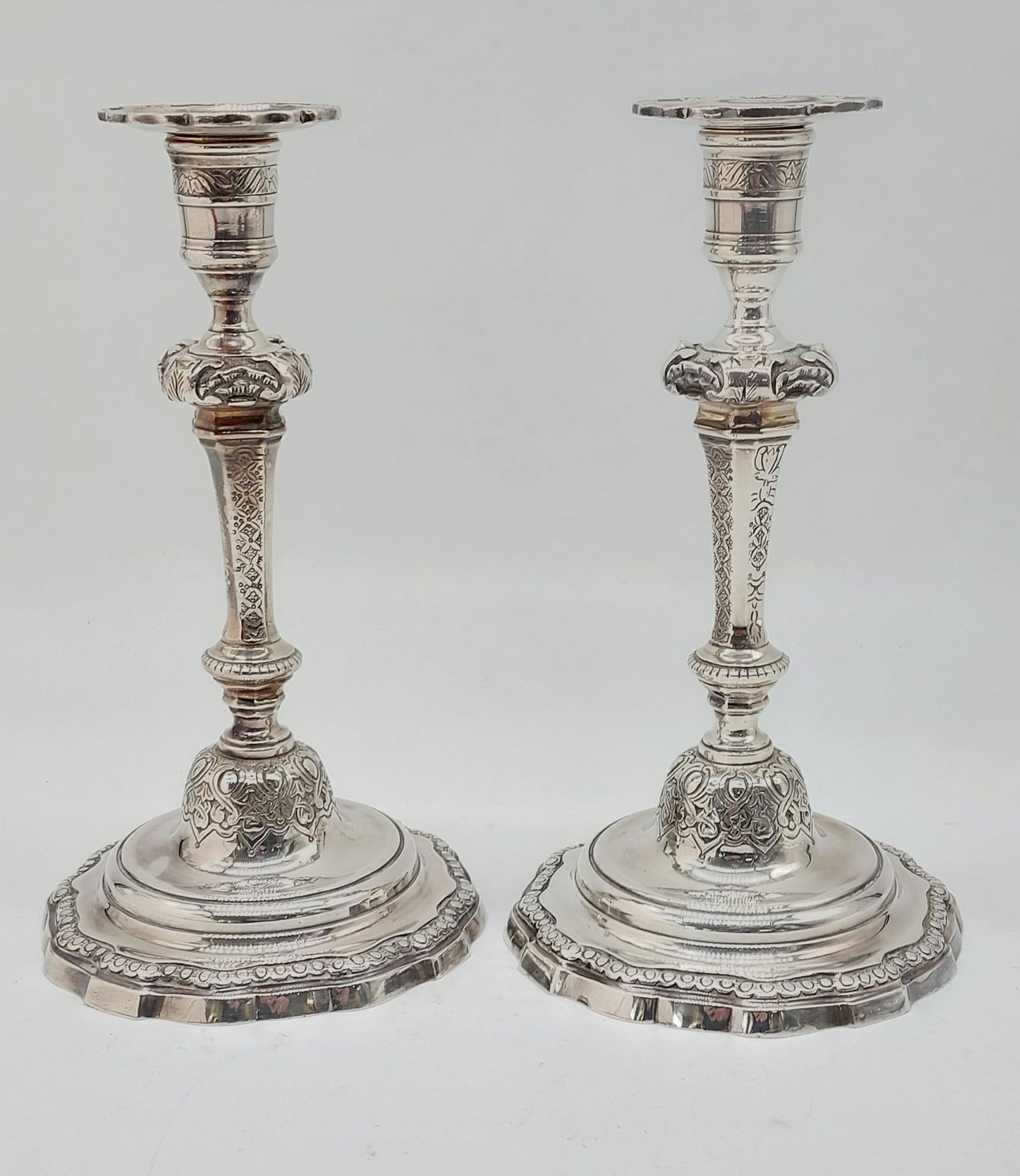 Null PAIR OF CANDLES in silver plated bronze 

H : 23 cm