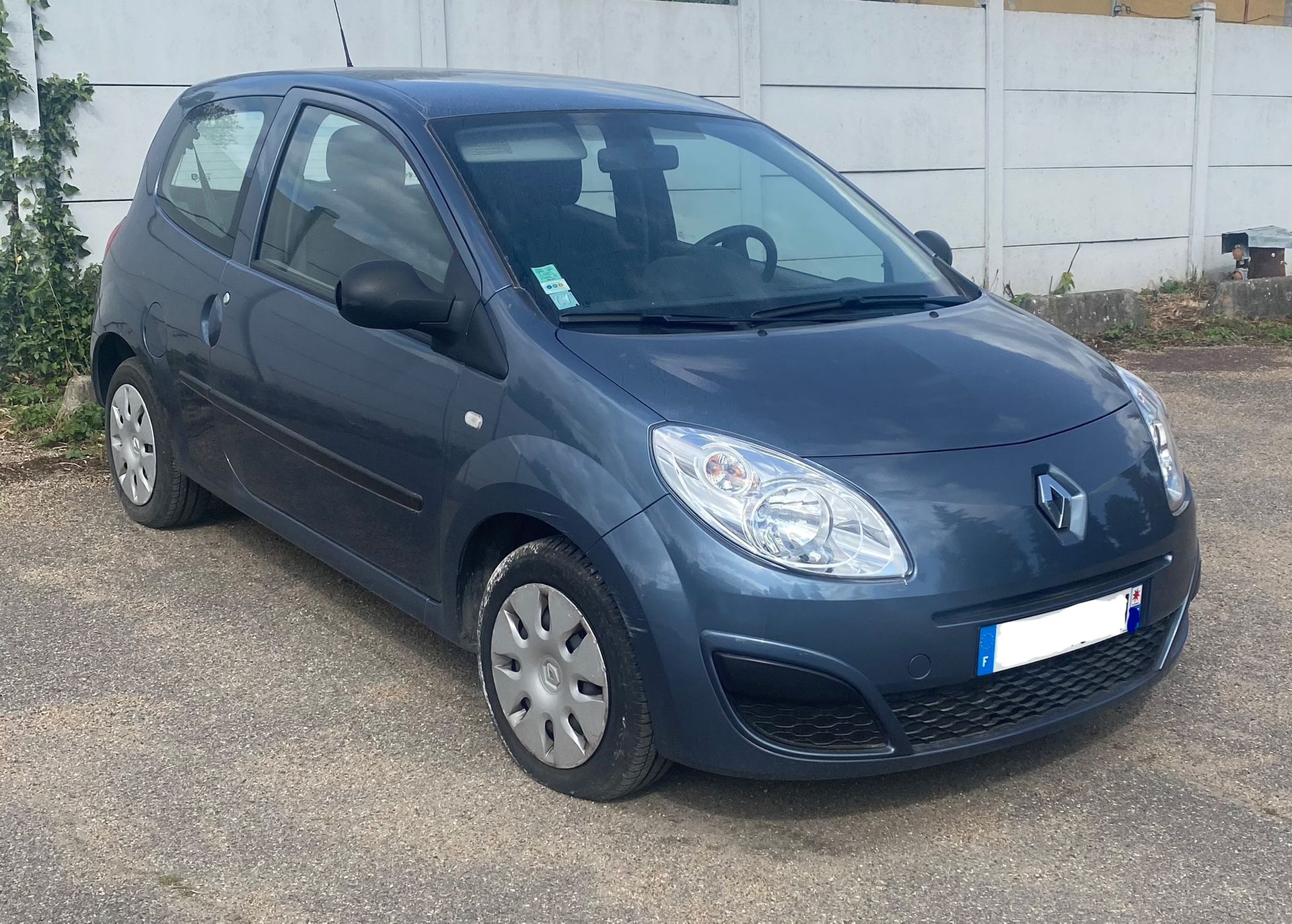 Null RENAULT TWINGO II

10 992 km from new

Gasoline

1L2

4 HP - 60 din

1st re&hellip;