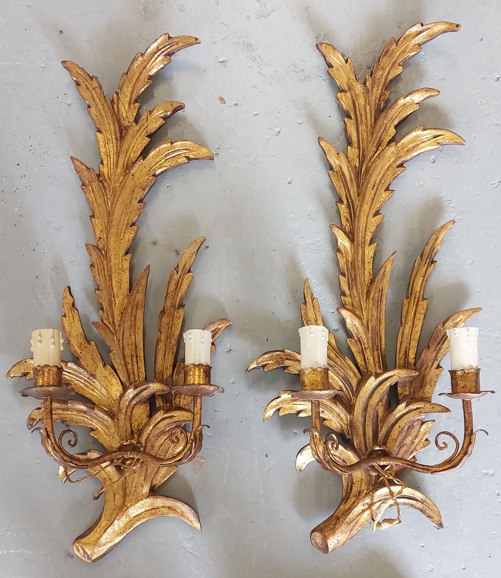 Null PAIR OF WALL LIGHTS in wood and gilded metal with two arms of light

H : 54&hellip;