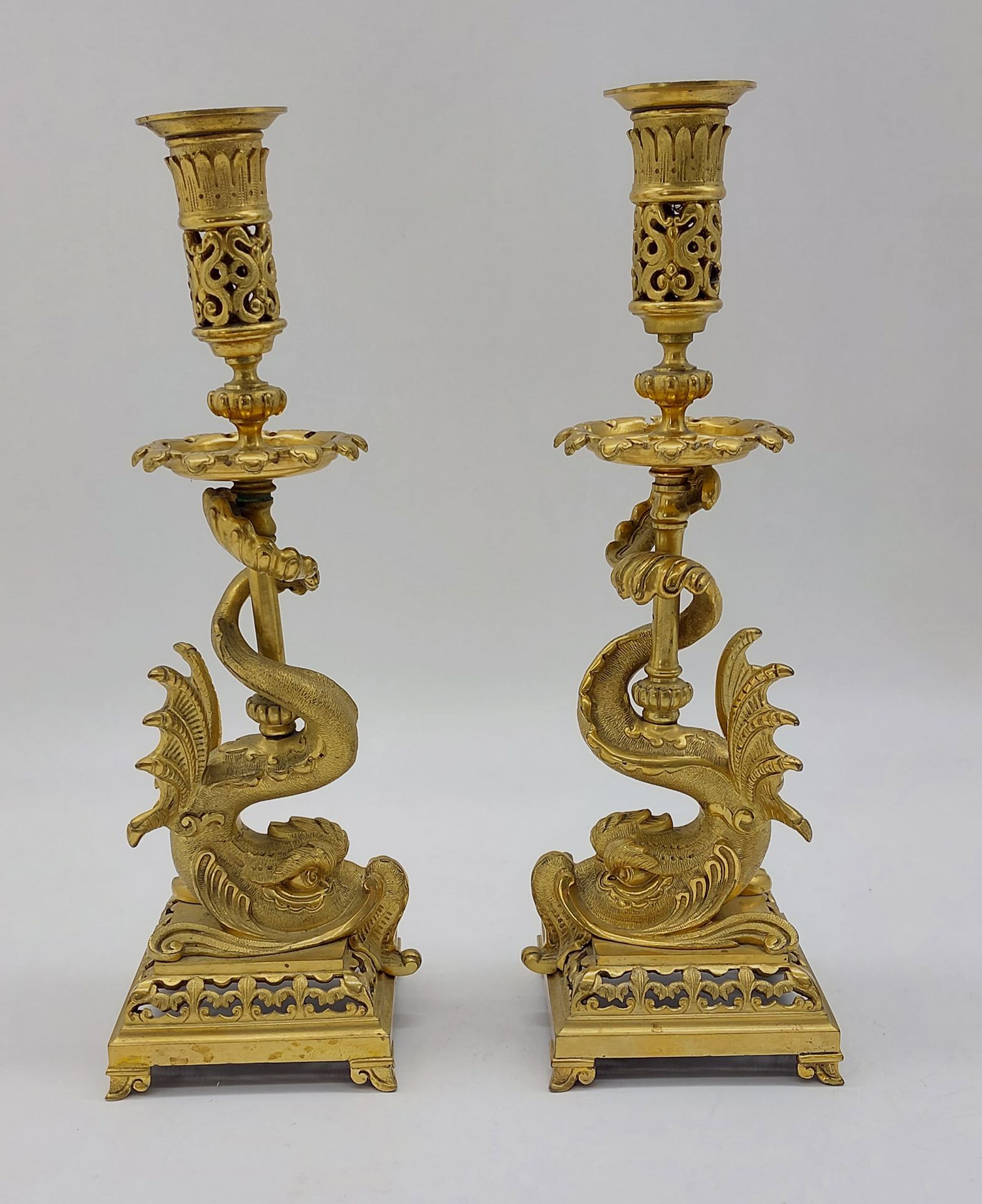 Null PAIR OF CANDLES in gilded bronze decorated with dragons

20th century

H : &hellip;