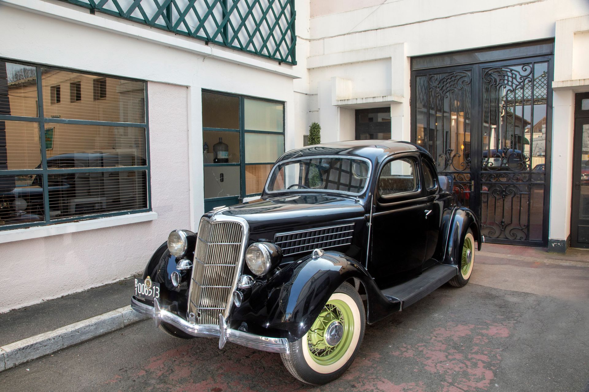 Null L.夫人的遗产 无保留
1935年的福特汽车
V8型
歌剧轿跑车
将在收藏品中登记
20 000 / 30 000 €
无底价出售
尽管设计和开发V8&hellip;