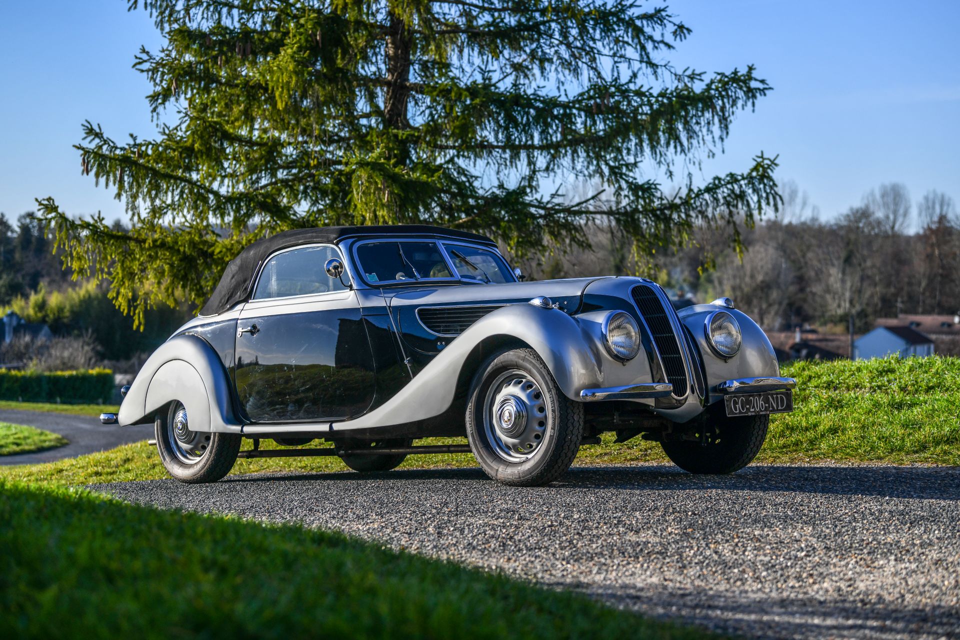 Null 1939 BMW
Typ 327 SPORT CABRIOLETT
Seriennummer: 74003
Außergewöhnliches Aut&hellip;