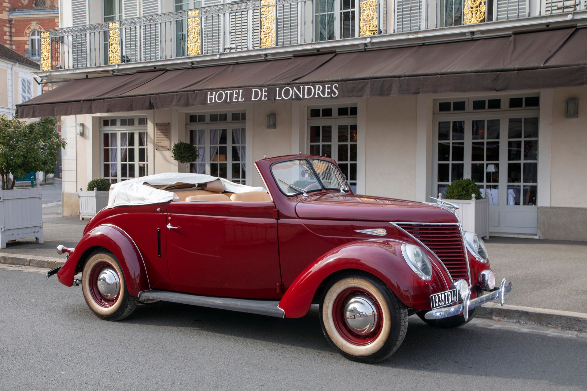 Null L.夫人的遗产 无保留地1939年马特福特V8敞篷车
序列号：2261
法国注册
非常好的修复

在20世纪30年代初，法国福特公司和阿尔萨斯的制造商&hellip;
