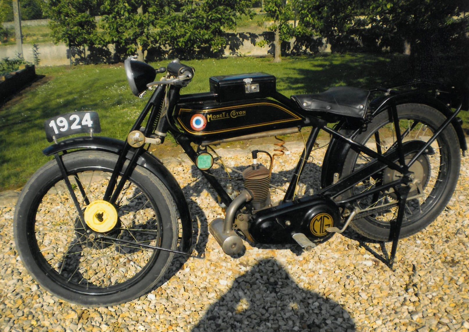 Null D.夫人的遗产无保留
1924年 莫内-戈扬
T175型
序号：35031
法国注册
1 400 / 1 800 €
Monet-Goyon（MG）是&hellip;