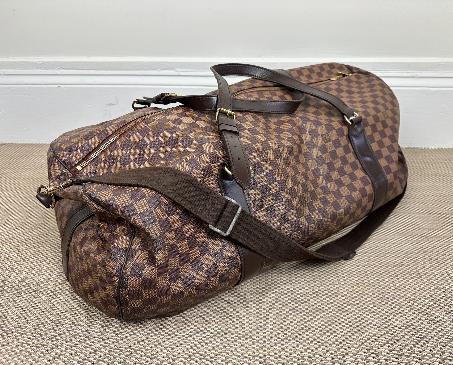 LOUIS VUITTON Travel bag in checkerboard canvas and cho…