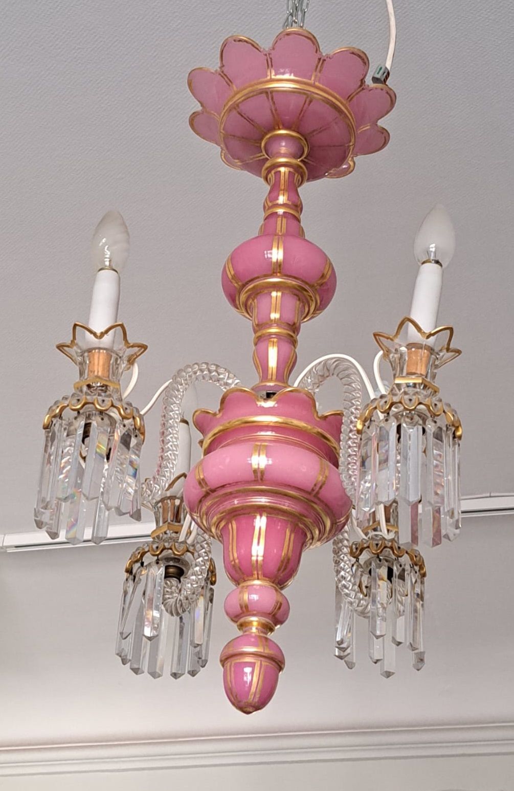 Null LAMMER aus rosafarbenem Opalin und Goldborte mit vier bewegten Lichtarmen, &hellip;
