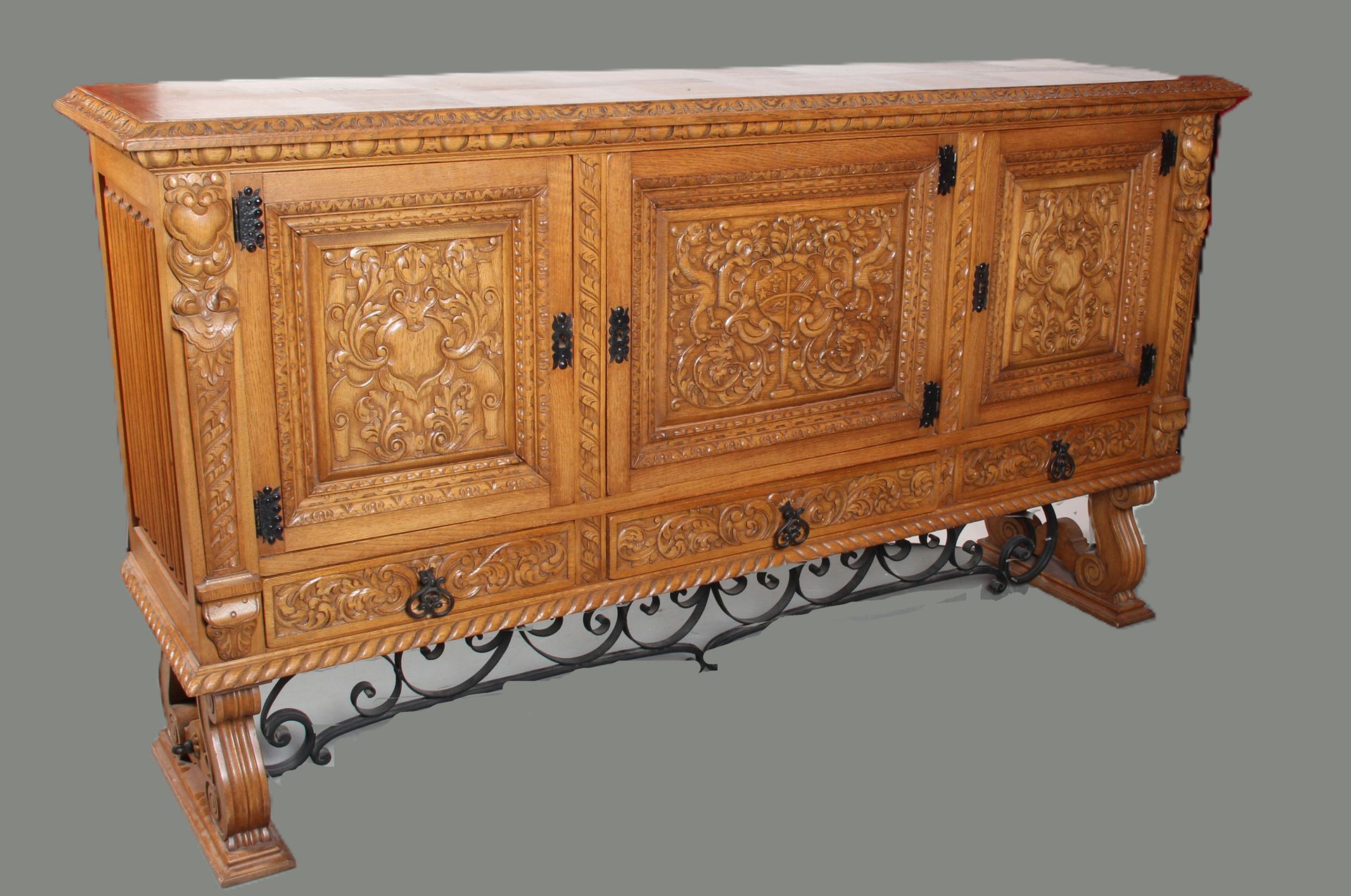 Null LARGE ENFILADE

in blond oak, in the "Spanish" style, richly carved with ca&hellip;