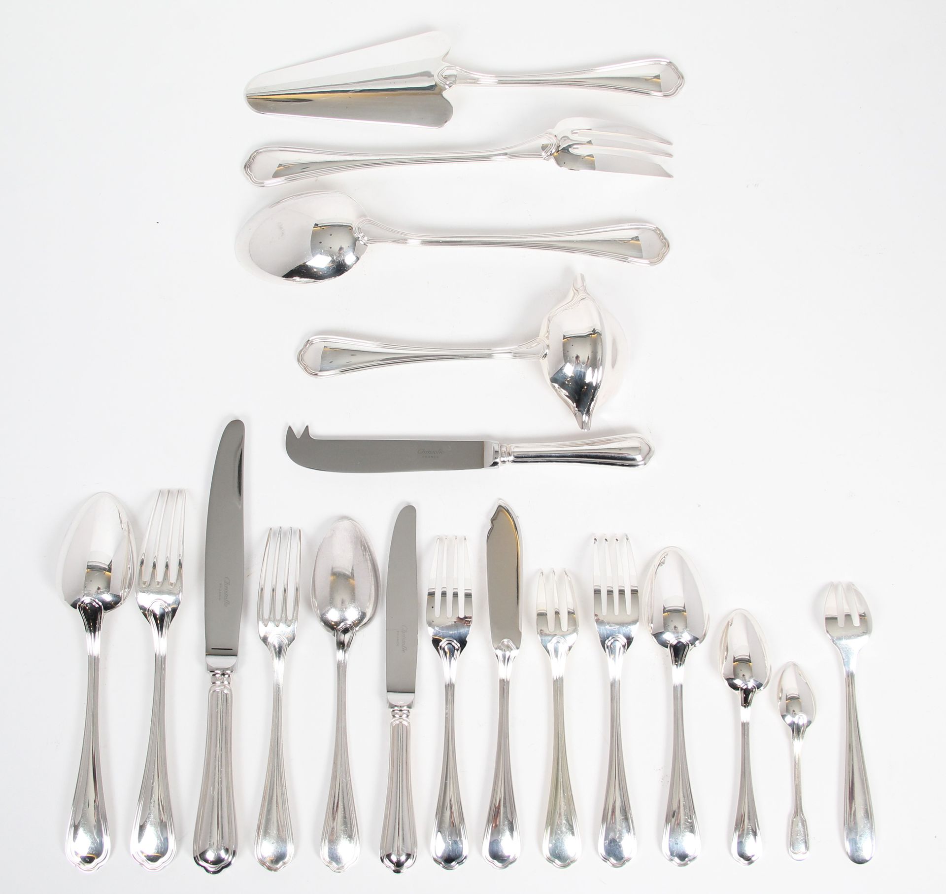 Null CHRISTOFLE

Silver-plated household set, Spatours model, including :

- Six&hellip;