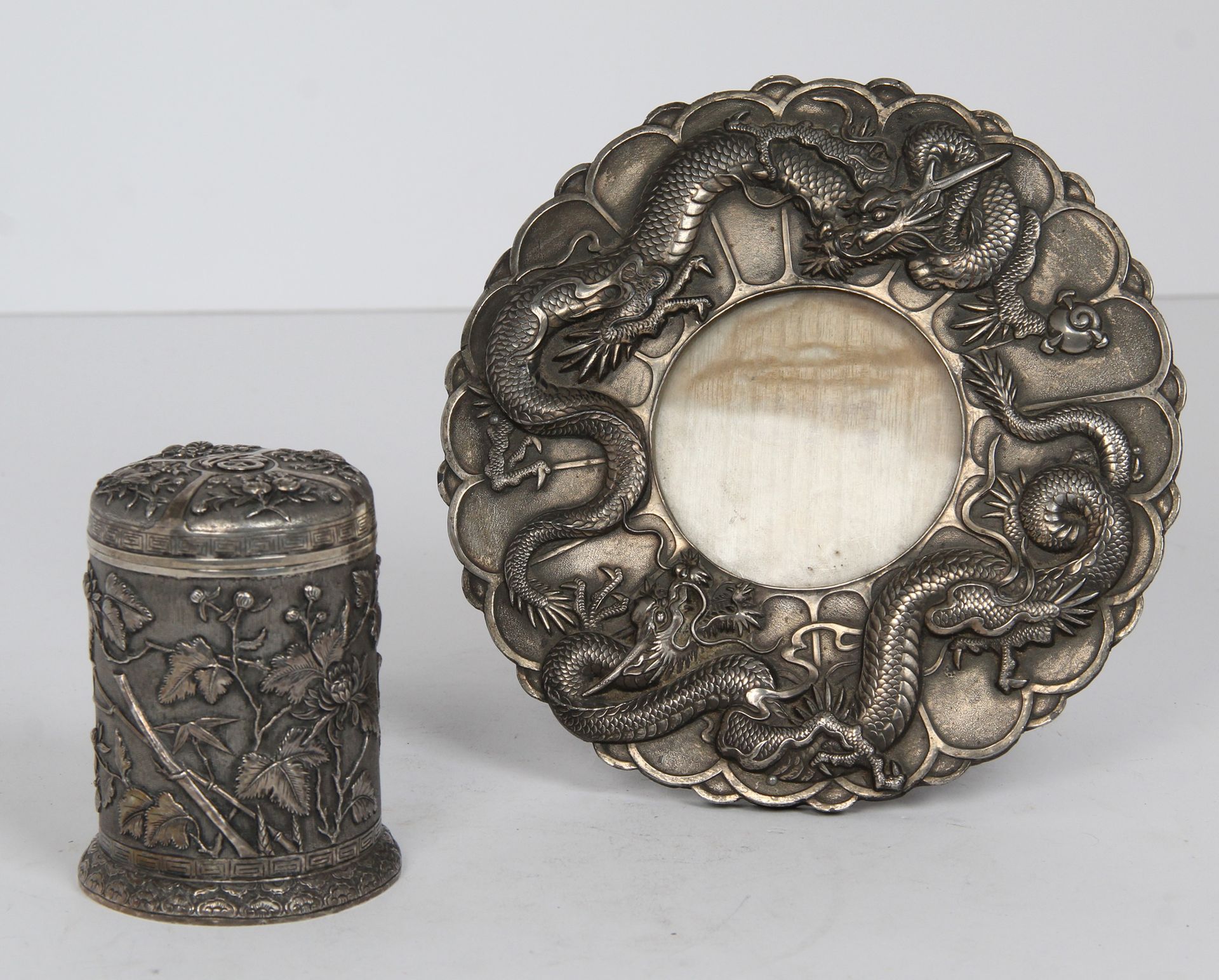 Null SOUTH-VIETNAM CHINA, EARLY-MID 20TH CENTURY

Set of two pieces in silver-pl&hellip;