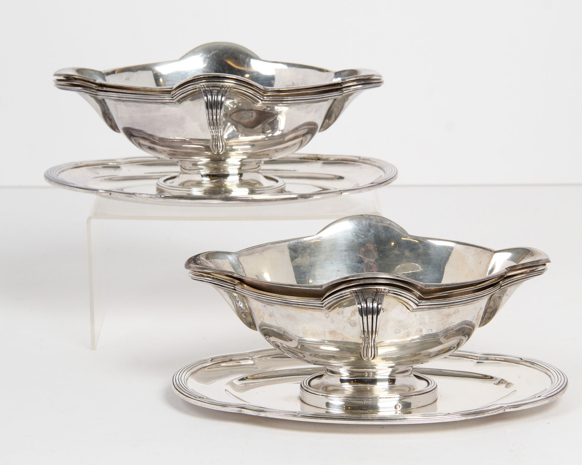 Null PAIR OF SAUCE BOATS

each with two liners, in 950-thousandths silver, decor&hellip;