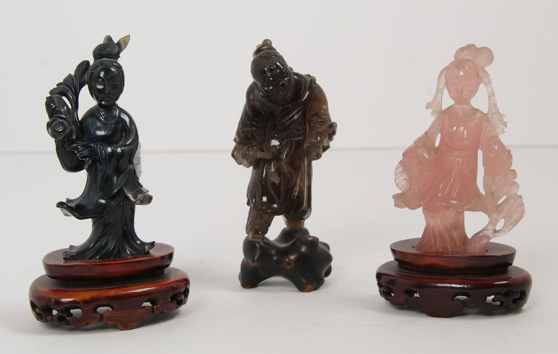 Null Chine, XXe siècle

Trois sujets en pierre dure, dont deux déesses du printe&hellip;