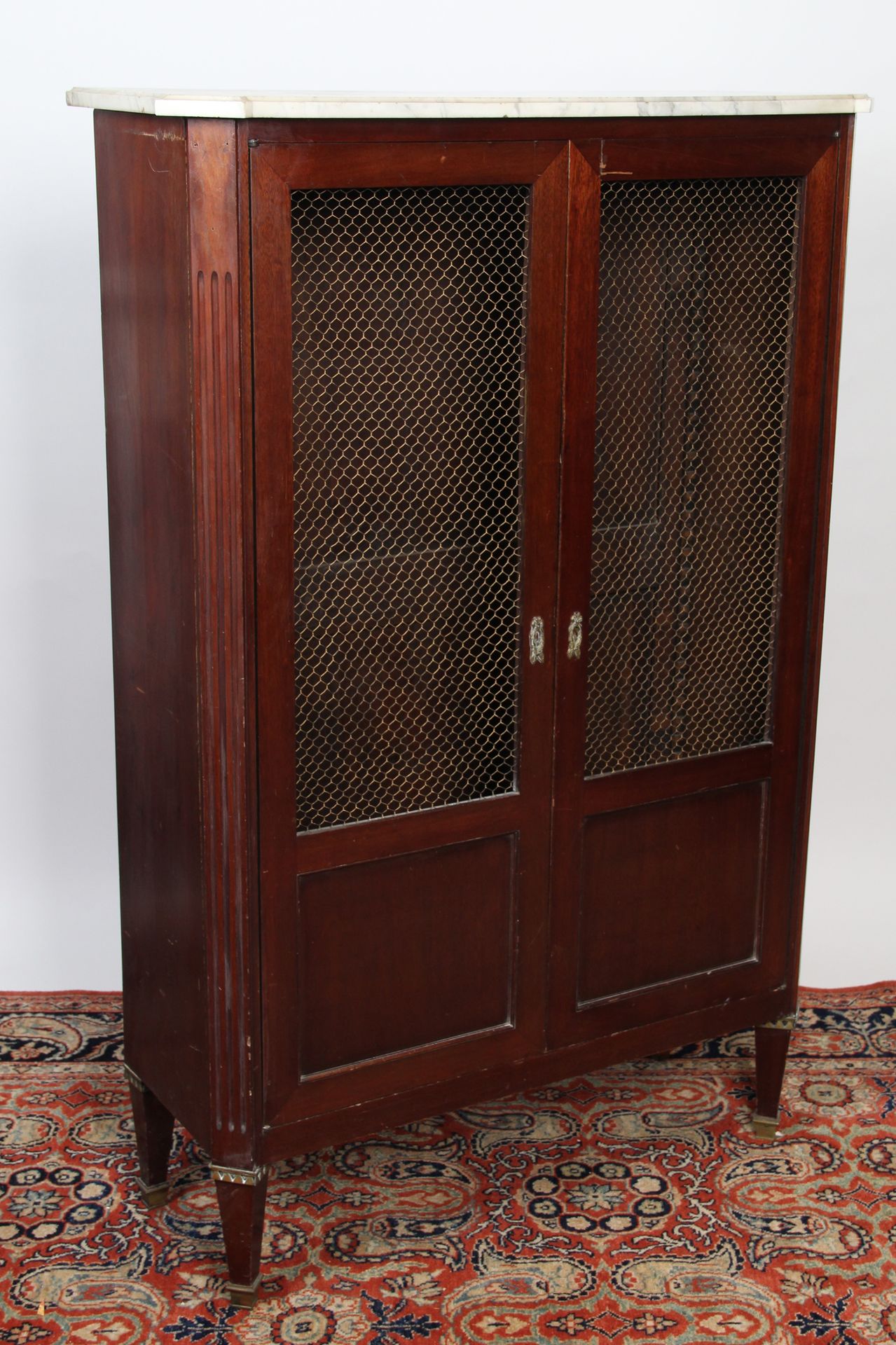 Null WINDOW

in mahogany and mahogany veneer, opening with two latticed doors, f&hellip;