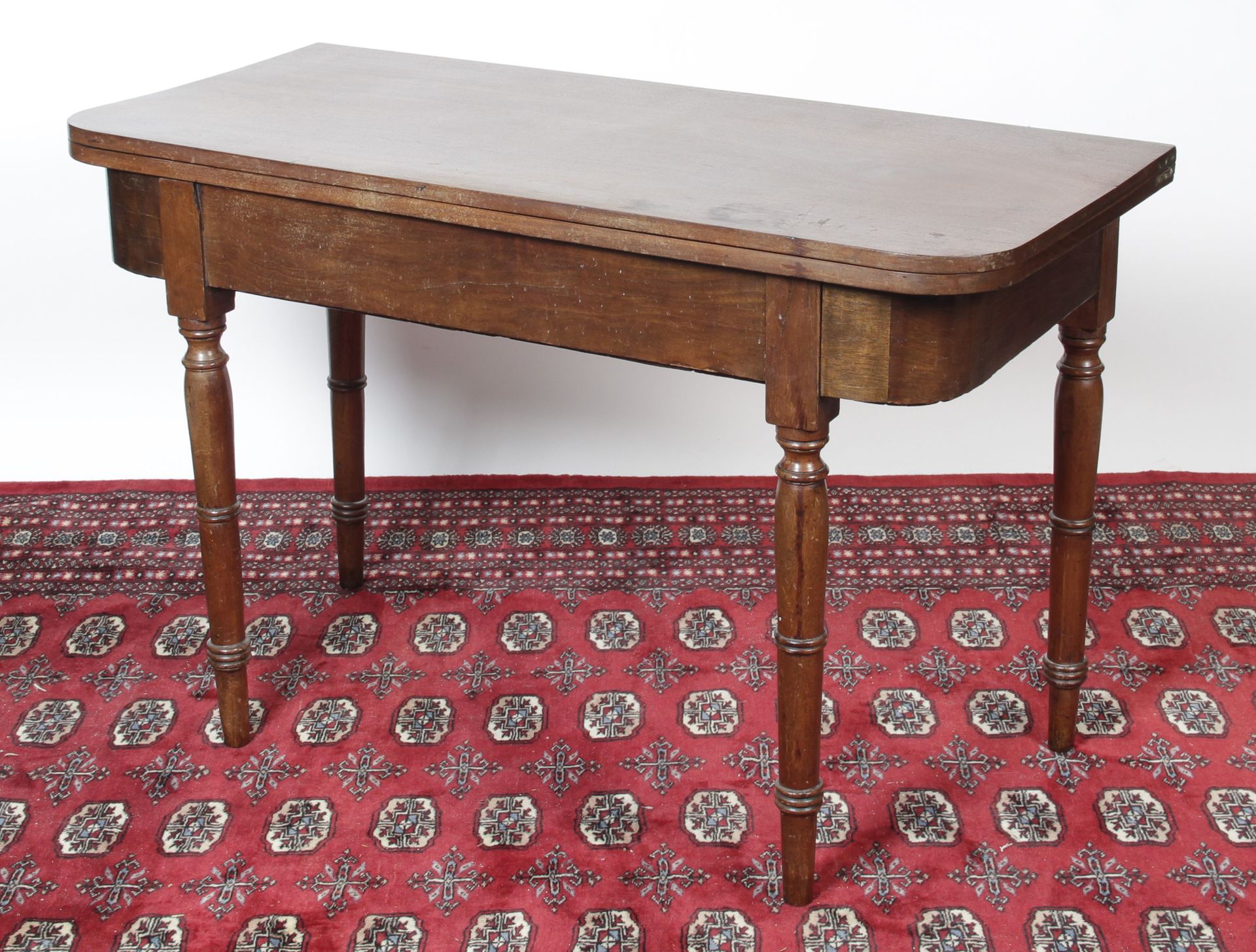 Null 控制台表格

该桌由桃花心木和桃花心木饰面制成，桌面可旋转和打开，可用作餐桌或工作桌。它由四条锥形和环形栏杆腿支撑。

时期：19 世纪。 

收起时&hellip;