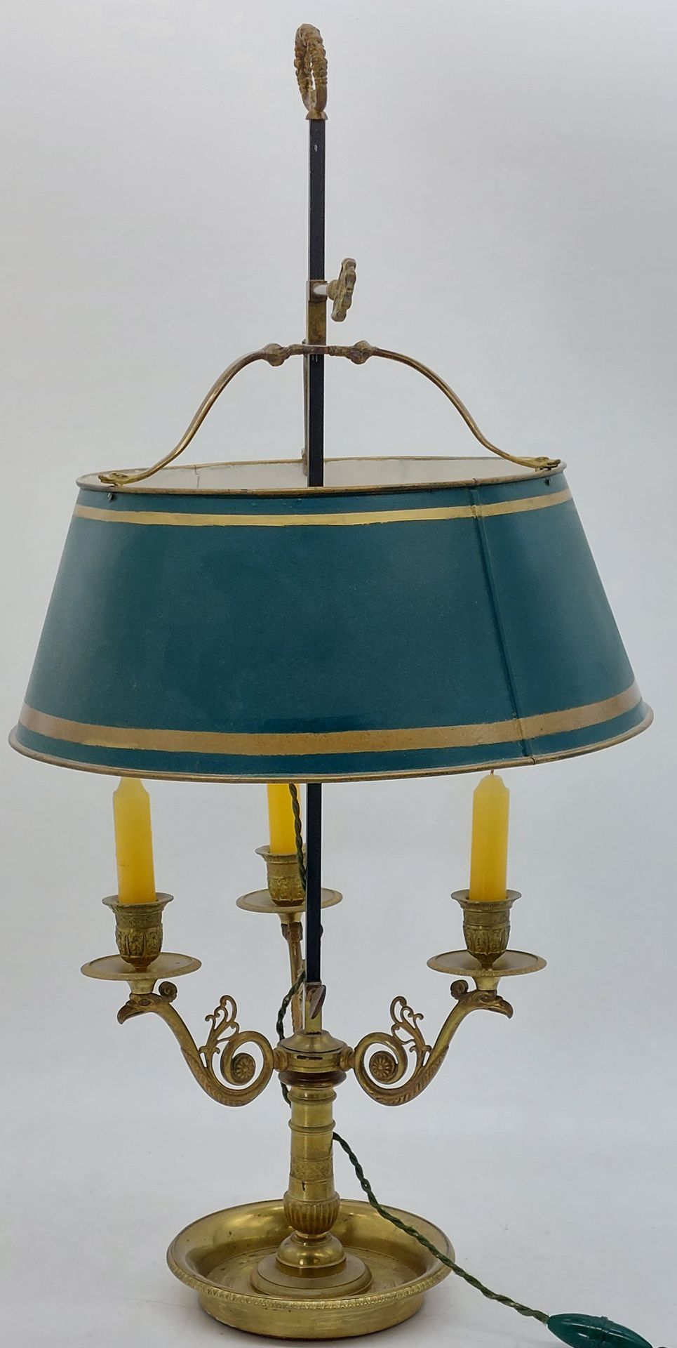 Null LAMPE BOUILLOTTE en bronze, trois lumières, abat-jour en tôle

Style Empire&hellip;