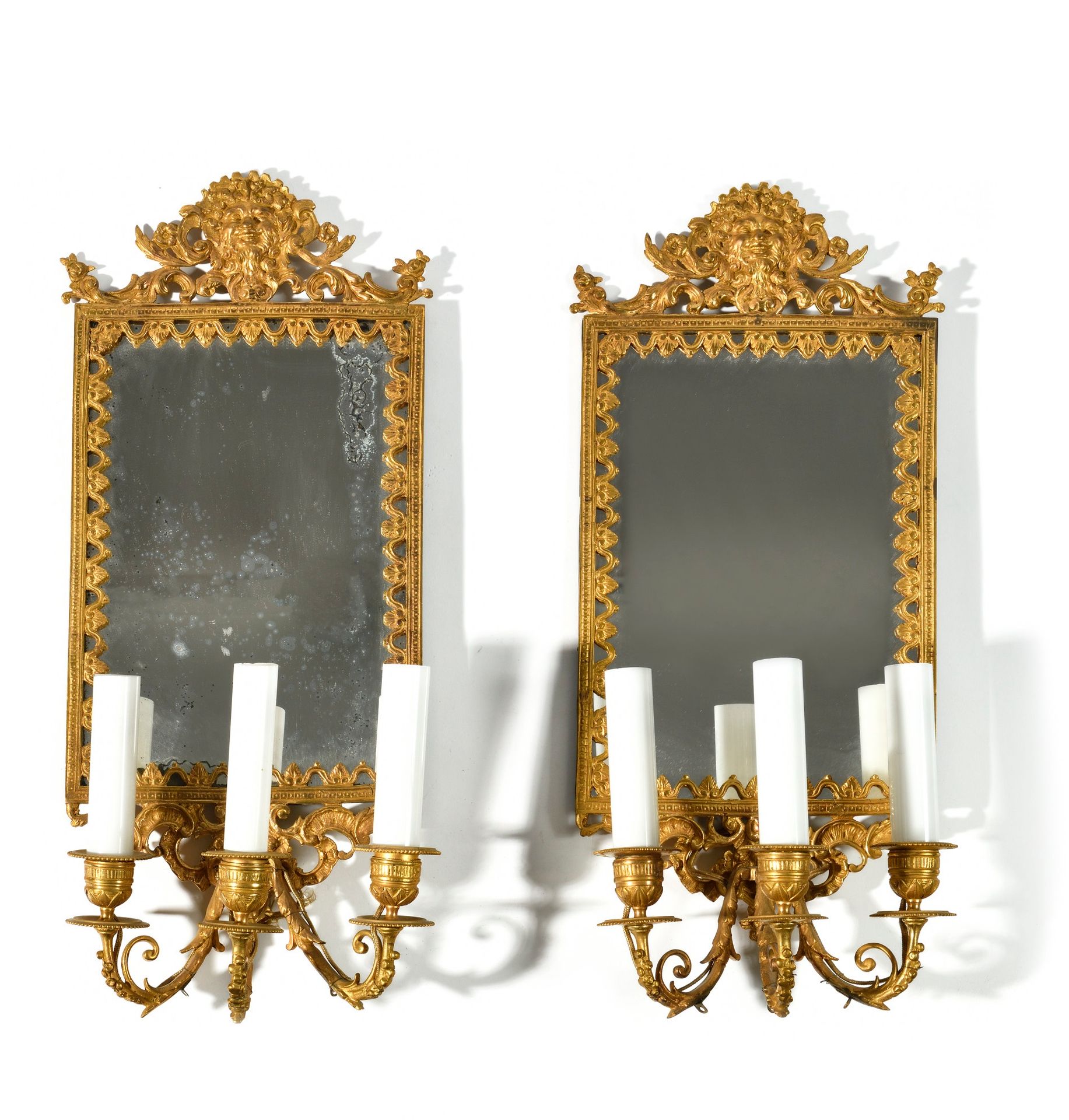 Null PAIR OF THREE-ARM SCONCES 
in chased and gilded bronze, darkened with mirro&hellip;