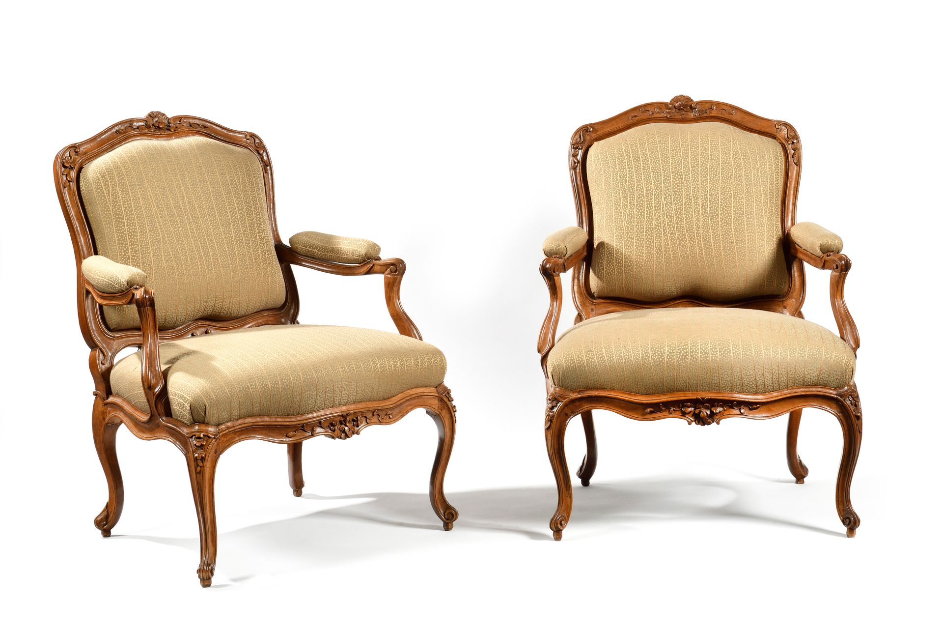 Null PAIR OF FRAME ARMCHAIRS 
in molded, carved natural beech, the flat back fla&hellip;