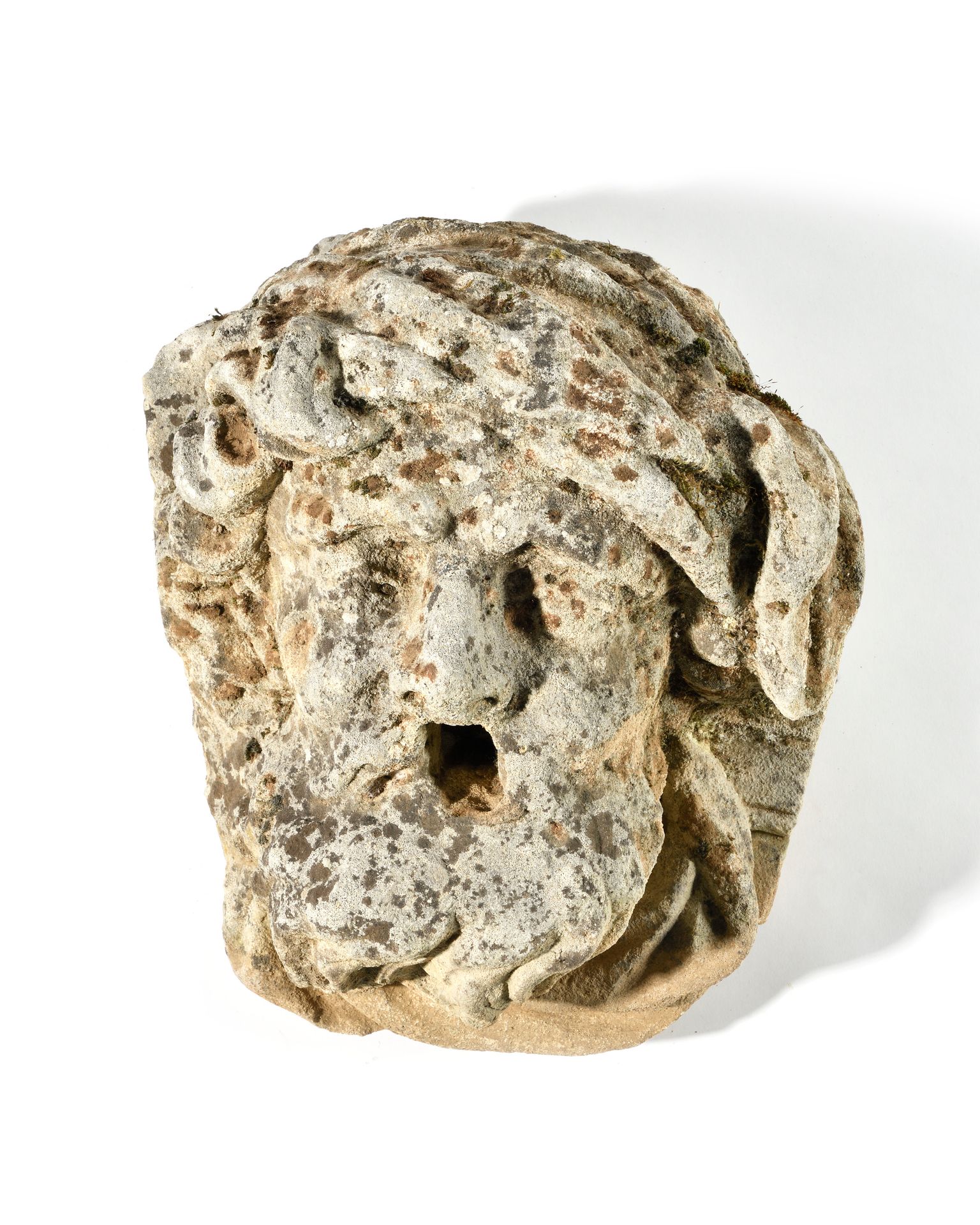 Null MASCARON
en pierre calcaire sculptée représentant une tête de vieillard, al&hellip;