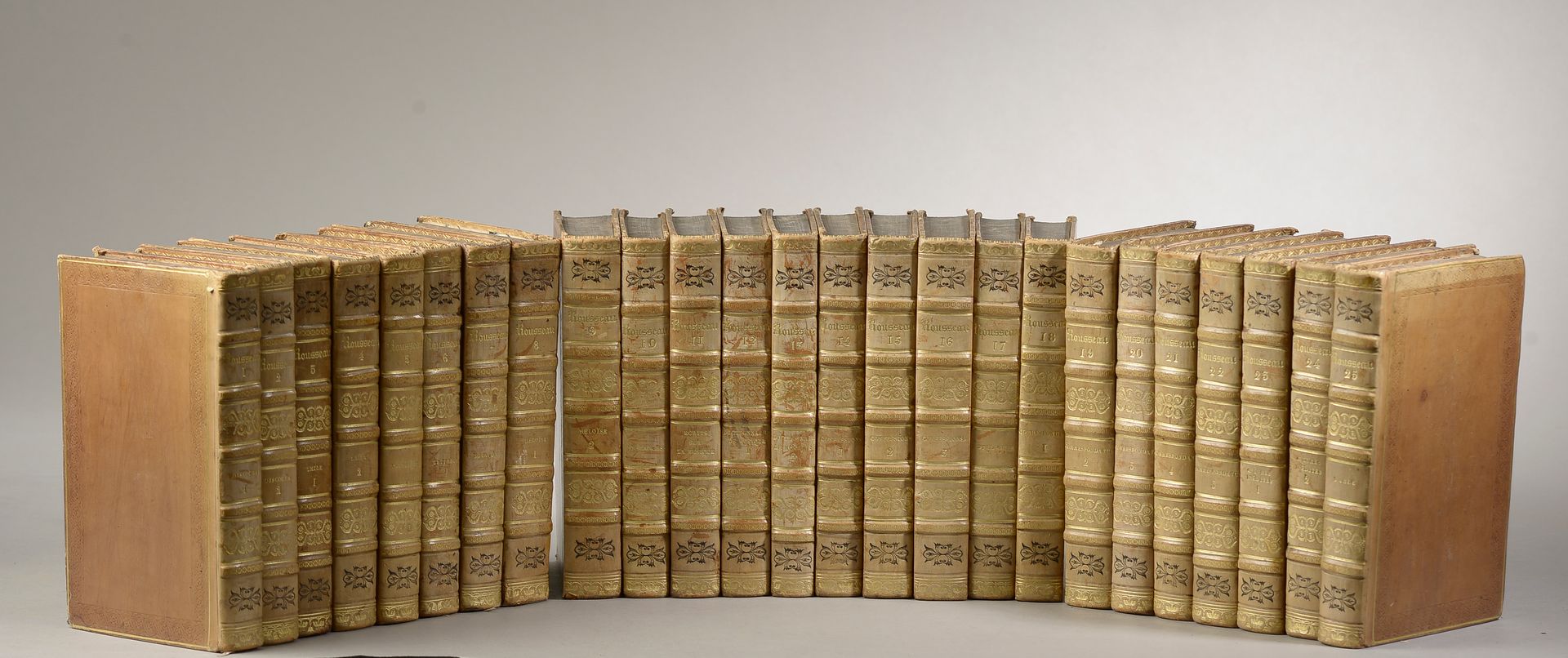Null ROUSSEAU (Jean-Jacques), Œuvres complètes, Paris, Dupont, 1823-26.

25 volu&hellip;