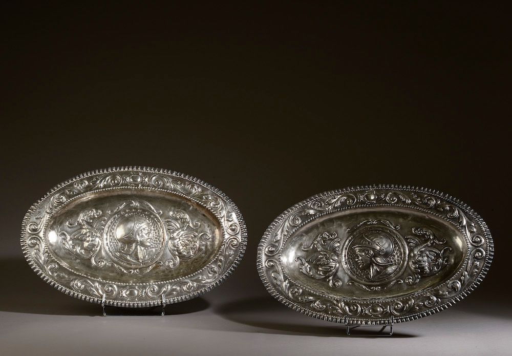 Null Pair of silver trays with repoussé decoration of a helmeted warrior profile&hellip;