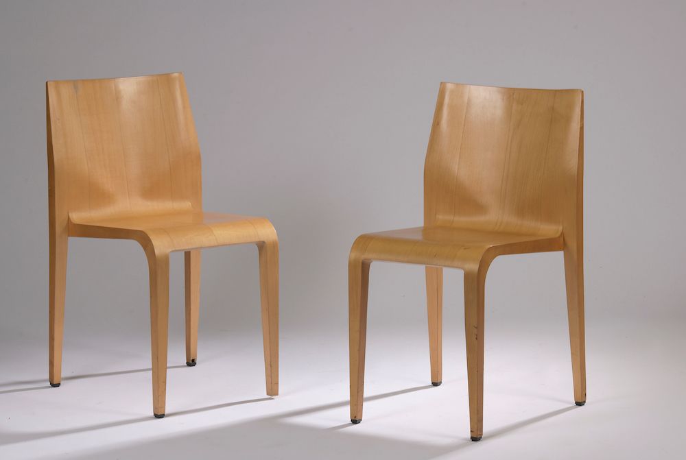 Null 
里卡多-布鲁默（生于1959年），ALIAS版本。




一对椅子，型号为 "Laleggera 301"，采用注塑聚氨酯和枫木饰面（椅腿有磨损）&hellip;