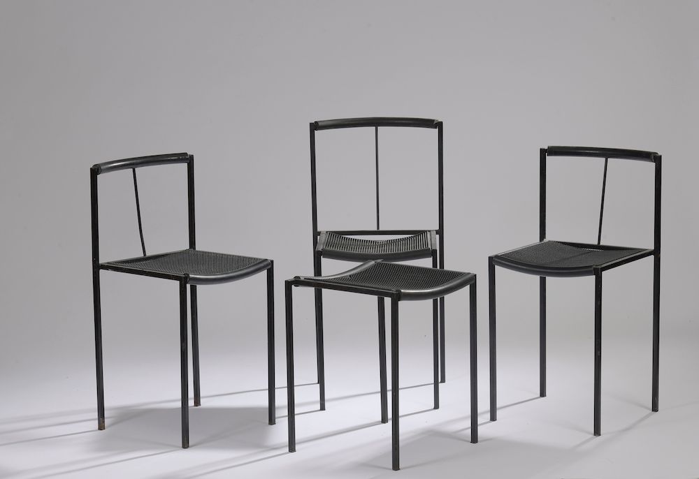 Null 
Maurizio PERGALLI（生于1954年），ZEUS NOTO版本。




套装包括两把椅子和一个凳子，黑色漆面金属结构，黑色塑料座椅有&hellip;