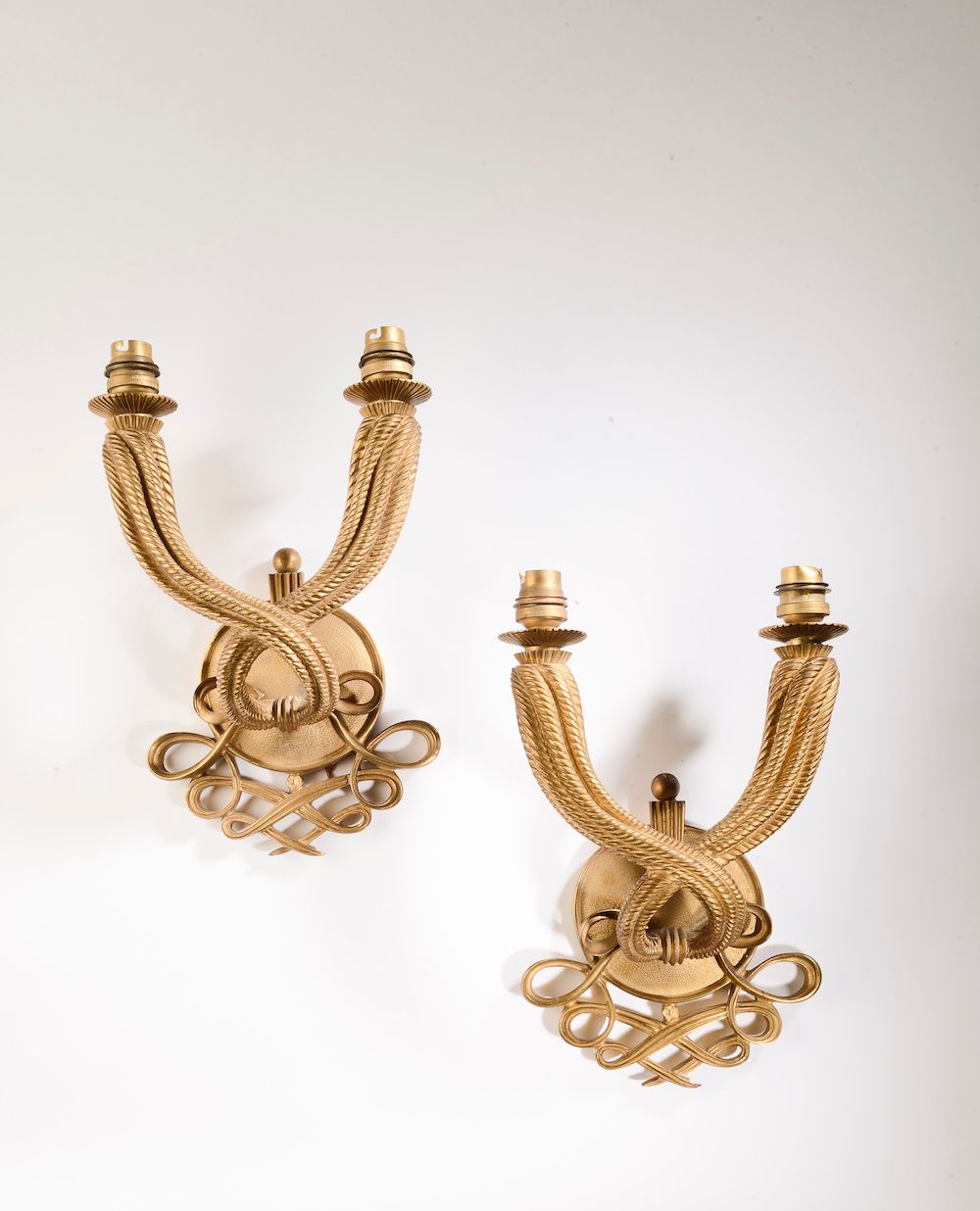 Null 
Jules LELEU (1883-1961).




Paire d'appliques en bronze doré à deux bras &hellip;