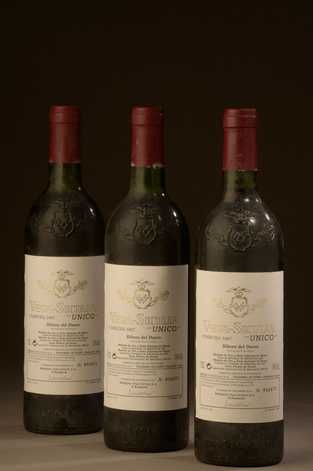 Null 3 bottles RIBERA DEL DUERO "Unico", Vega Sicilia 1987 (els, 1 J)