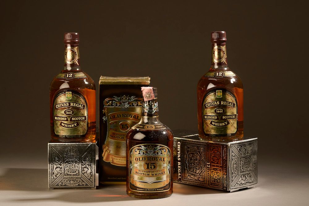 Null 3 botellas de SCOTCH WHISKY (2 Chivas Regal 12 años, 1 Old Royal 15 años)