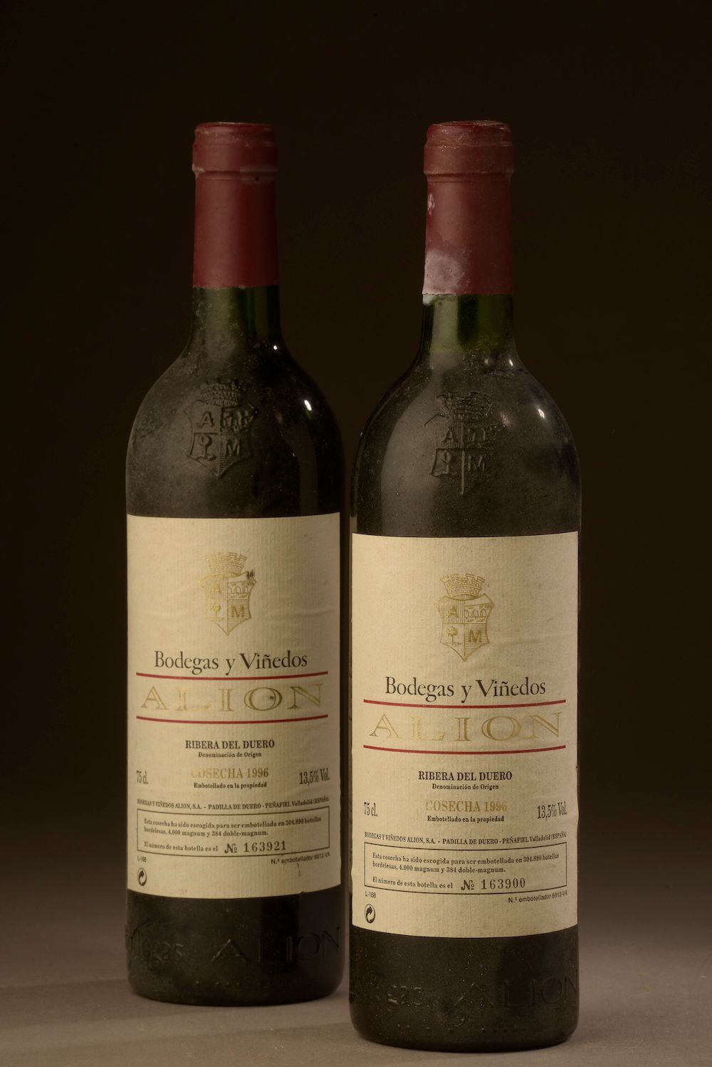 Null 2 bottles RIBERA DEL DUERO "Alion", Bodegas y Viñedos 1996 (els)