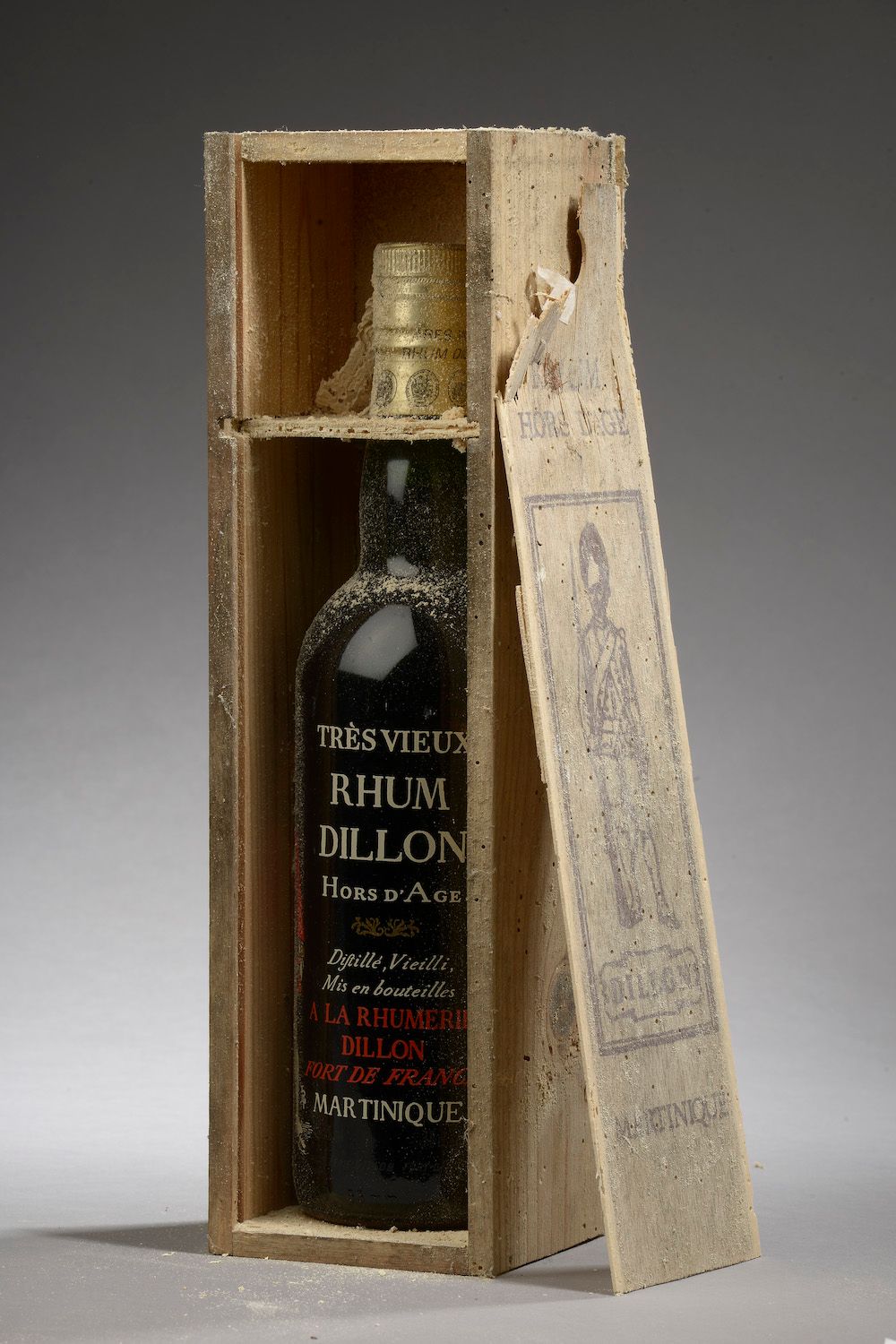 Null 1 botella RHUM "très vieux Hors d'âge", Dillon