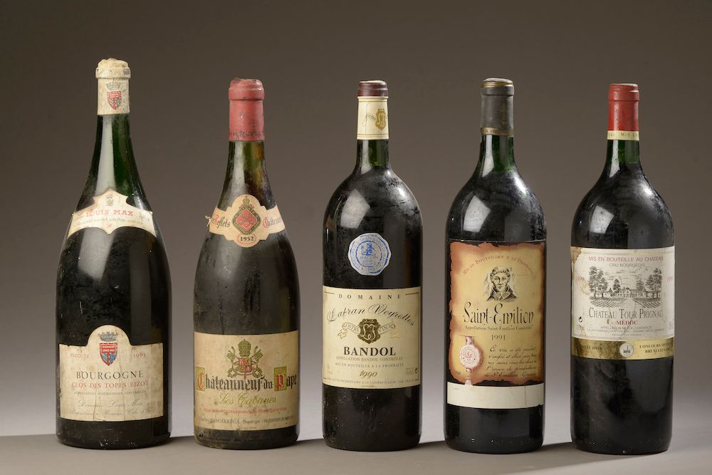 Null 5大瓶杂项葡萄酒（1瓶新堡Les Cabanes, Descarréga 1952 MB, 1瓶勃艮第1963 MB, 2瓶波尔多, 1瓶班多尔）。
