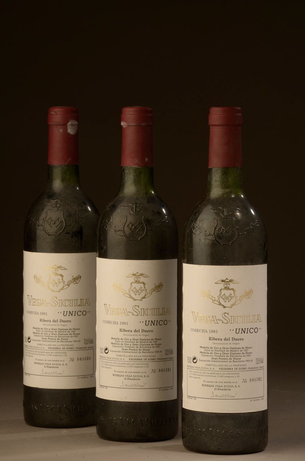 Null 3 botellas RIBERA DEL DUERO "Unico", Vega Sicilia 1981 (es, 1 J, 1 TLB)