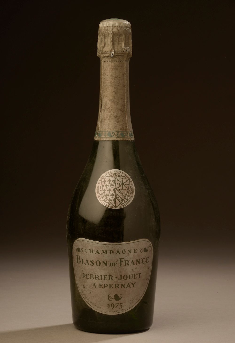 Null 1 bottle CHAMPAGNE "Blason de France", Perrier-Jouët 1975 (es)