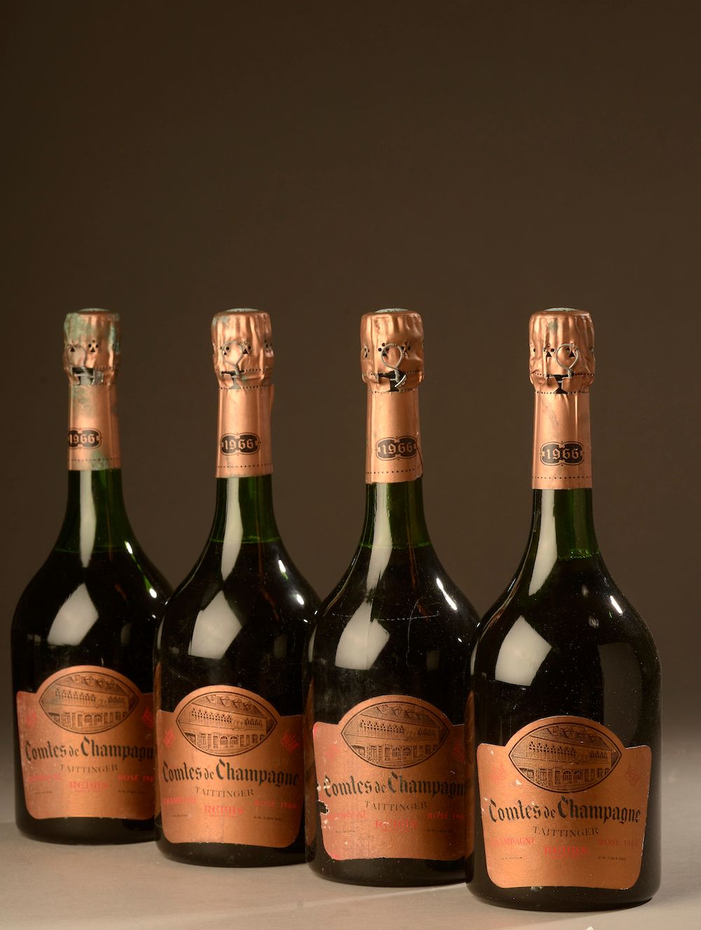 Null 4 bouteilles CHAMPAGNE "Comtes de Champagne", Taittinger 1966 (rosé; 3 TLB,&hellip;