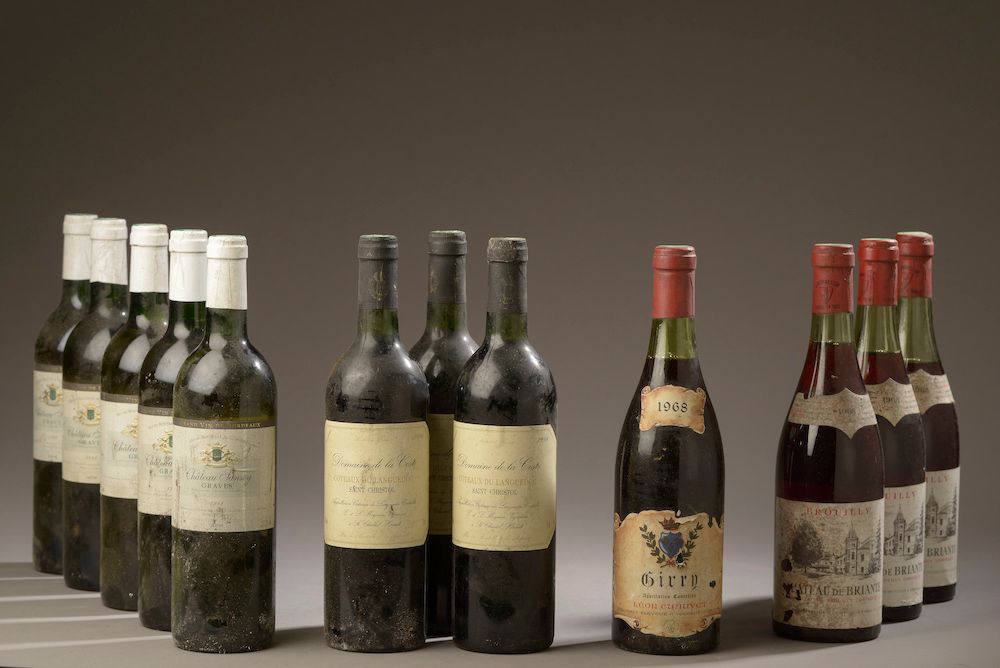 Null 12瓶杂项葡萄酒（5瓶格拉夫白葡萄酒，3瓶朗格多克红葡萄酒，Givry，3瓶Brouilly 1968）。