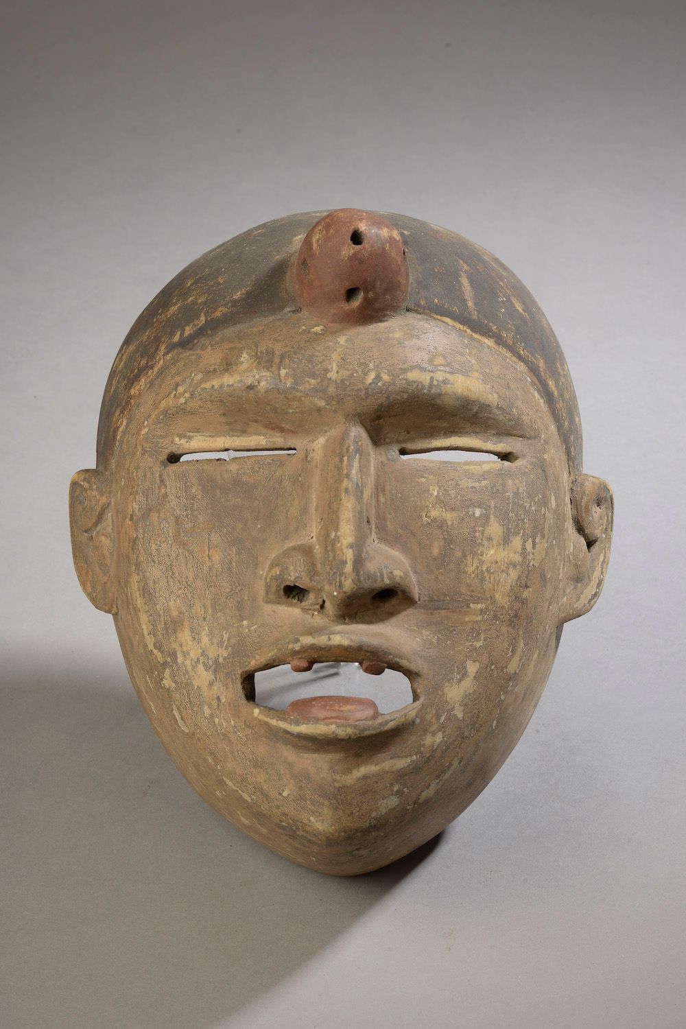Null KONGO / YOMBE mask, Democratic Republic of Congo. 


Polychrome wood.


Hei&hellip;