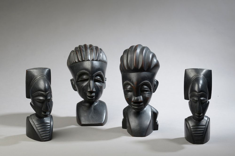 Null Set of four heads, Ivory Coast. 

Wood.

1960's.

Height : 22 to 28 cm. 22 &hellip;