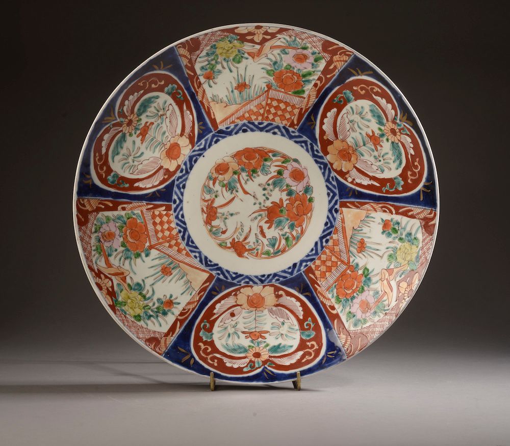 Null JAPAN, Imari - MEIJI-Zeit (1868 - 1912). 

 Große Porzellanplatte, dekorier&hellip;