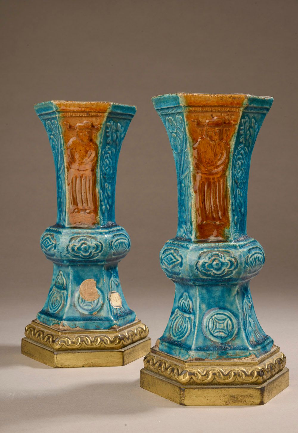 Null CHINA - MING period (1368 - 1644). 

 Pair of "gu" shaped vases in turquois&hellip;