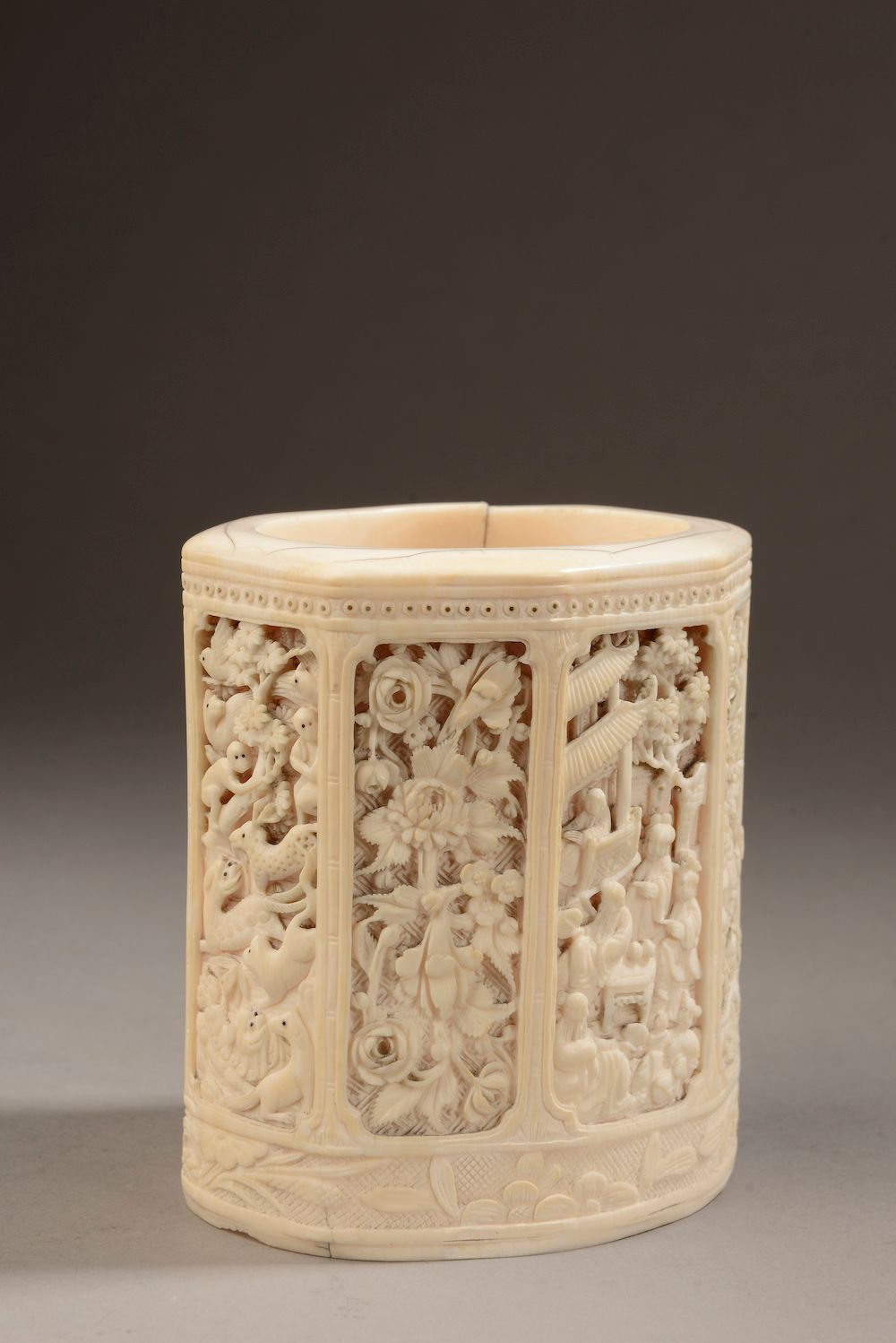 Null CHINA - 19th century.

An ivory "Bitong" brush pot with eight panels carved&hellip;