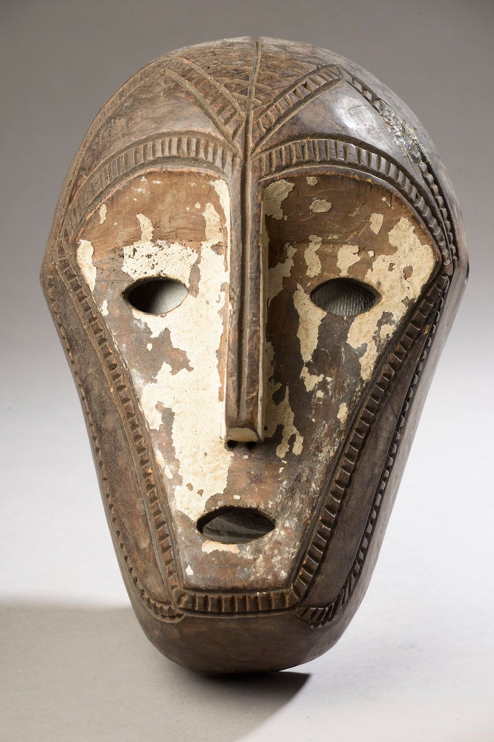 Null WANEGA-Maske, Demokratische Republik Kongo. 

Holz und Kaolin.

Höhe. : 29,&hellip;