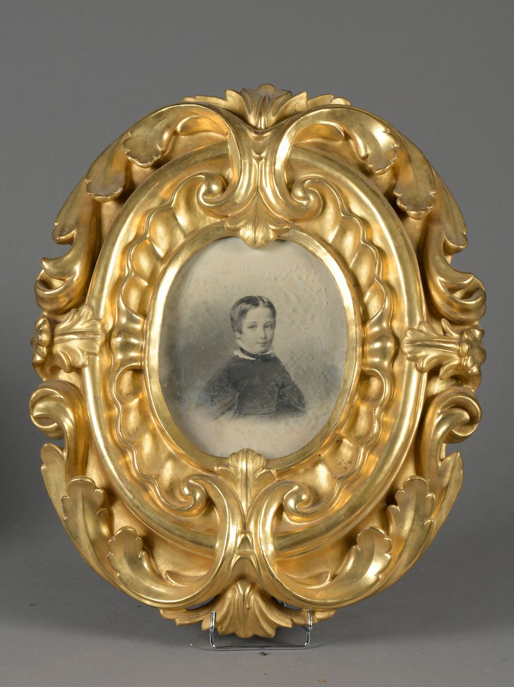 Null 19世纪的法国学派。

1842年在达姆施塔特的加斯顿-德-拉罗什福考尔的肖像。

石墨（日照）。

。23,5 m - 宽度 : 19,5 cm

&hellip;