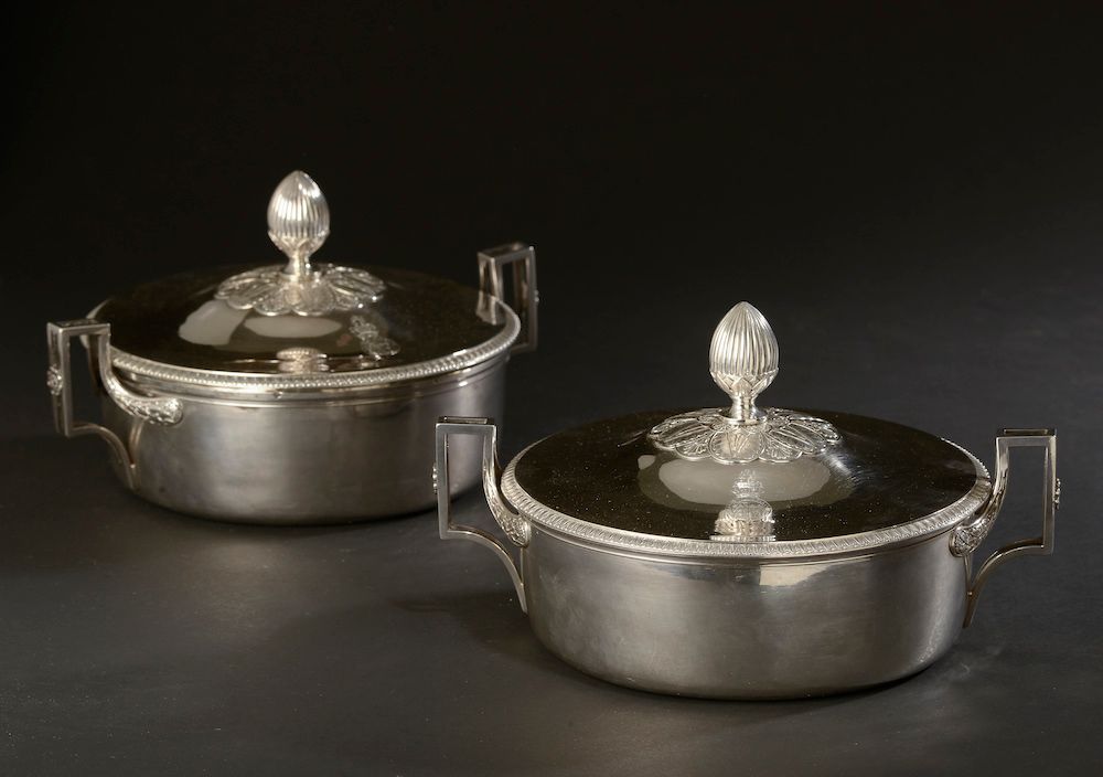 Null Pair of silver vegetable dishes with Greek handles, the lid and the body en&hellip;