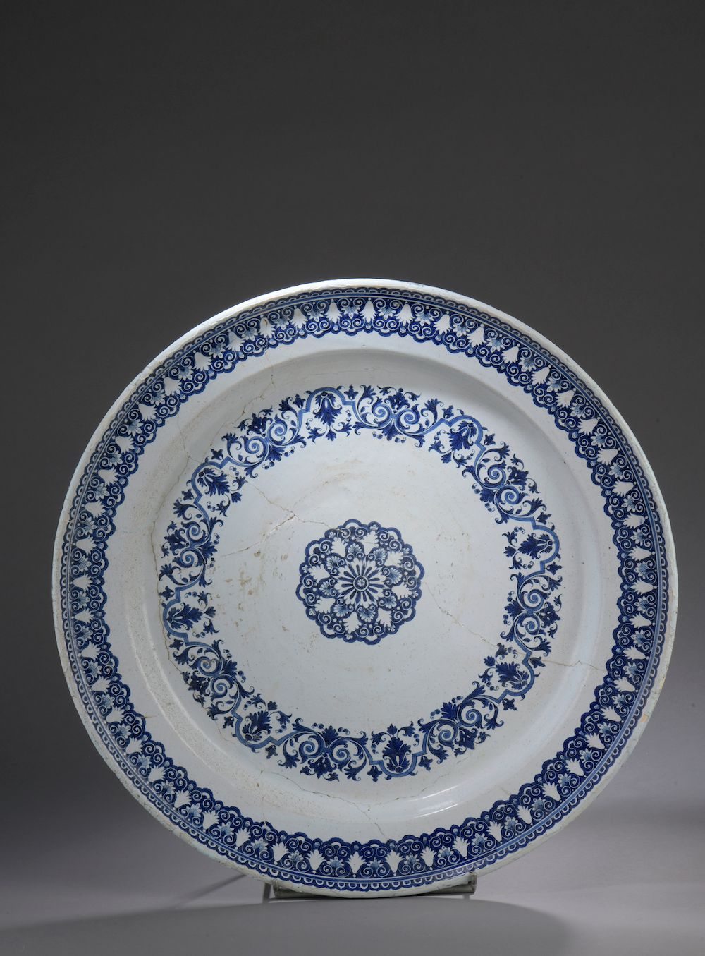 Null ROUEN. 

 Large earthenware dish with blue monochrome decoration, the basin&hellip;