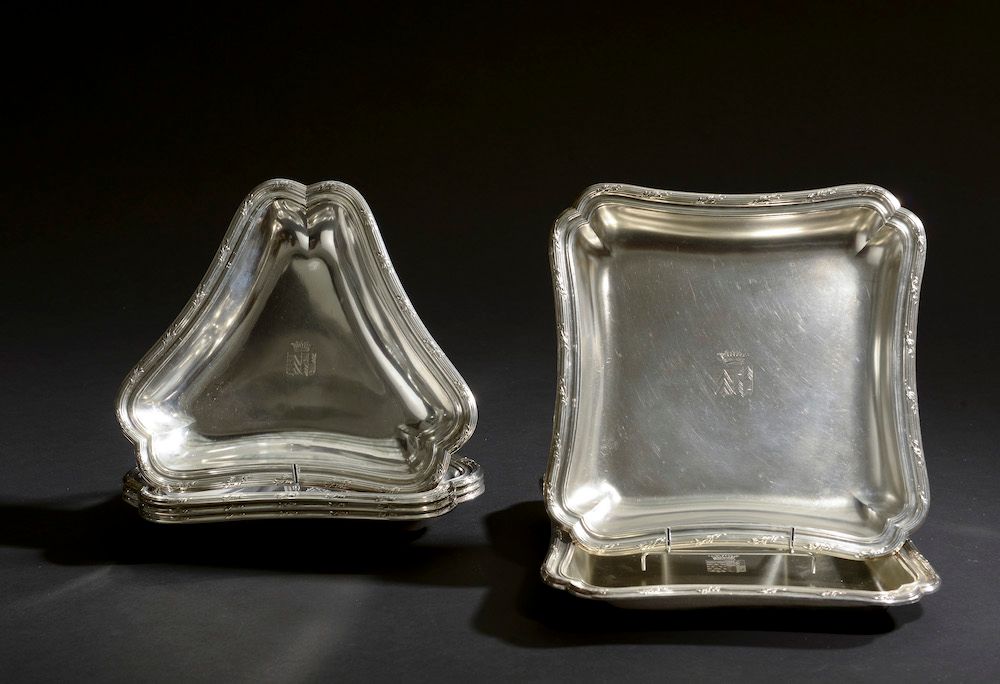 Null Set of four triangular and two square silver bowls, the basin engraved with&hellip;