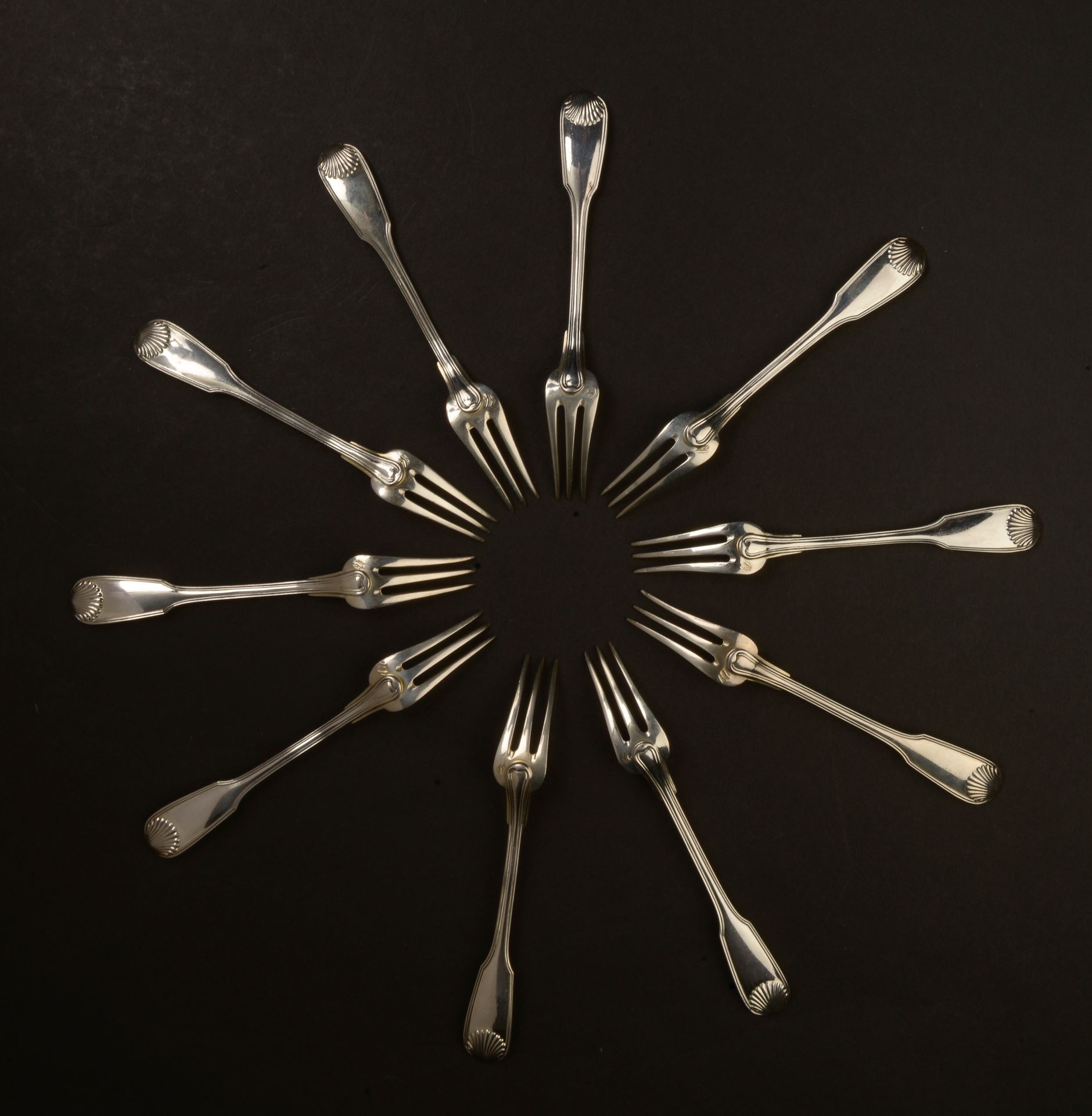Null Ten silver fruit forks, the handle with thread, the spatula decorated with &hellip;