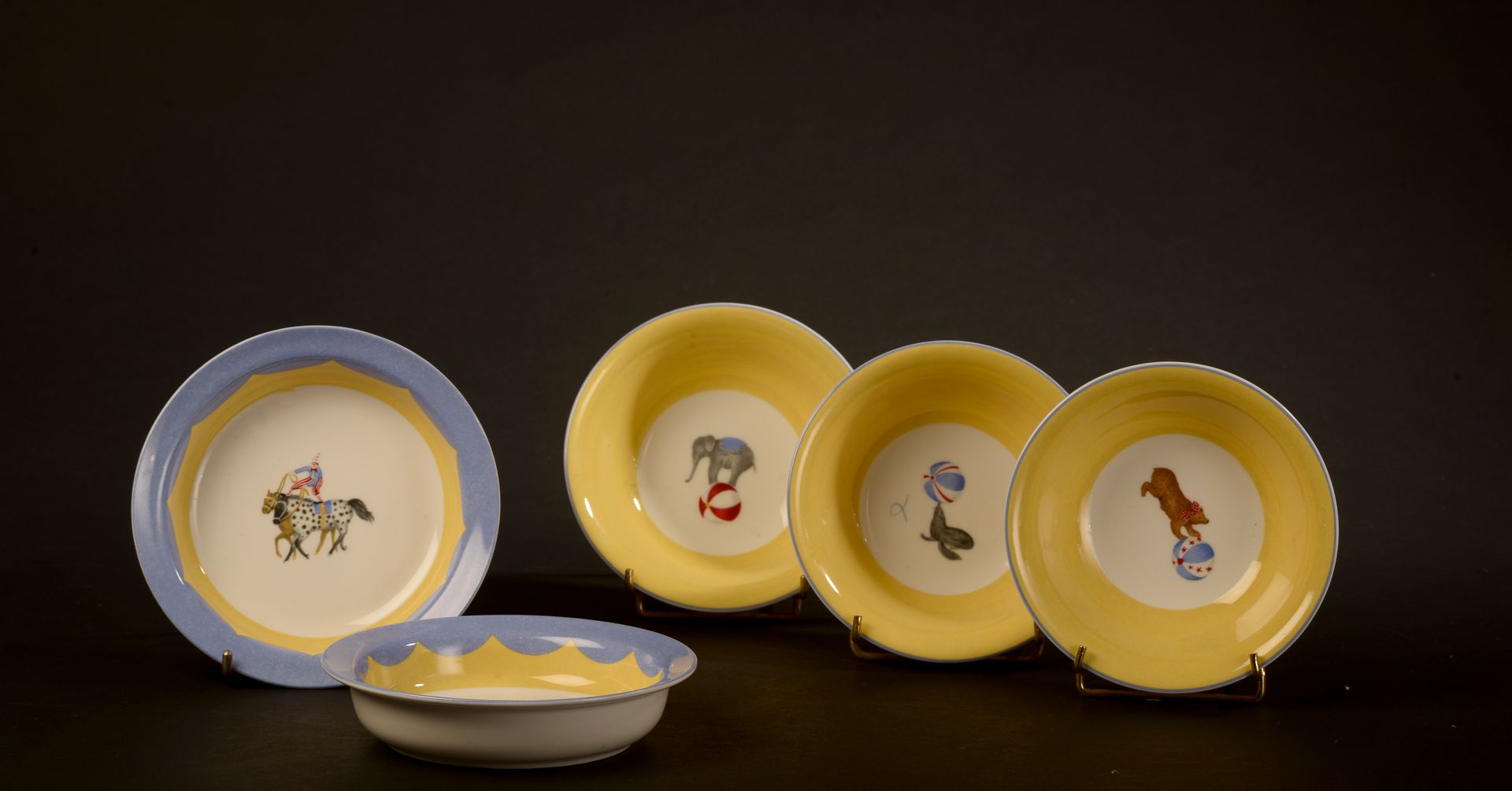 Null HERMÈS.

Set including two small soup plates and three bowls model "Circus"&hellip;