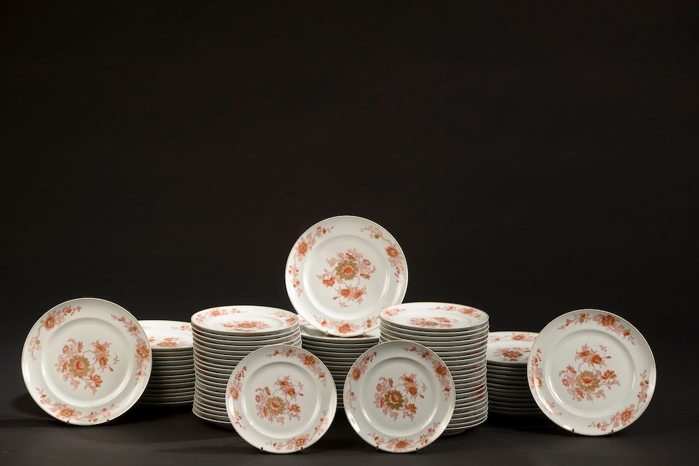Null VISTA ALEGRE, Portugal.

Part of a white porcelain dinner service with red &hellip;