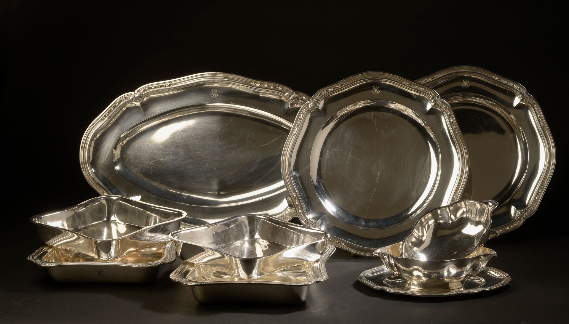Null House CARDEILHAC. 

A set of silver serving pieces, in the form of a moveme&hellip;